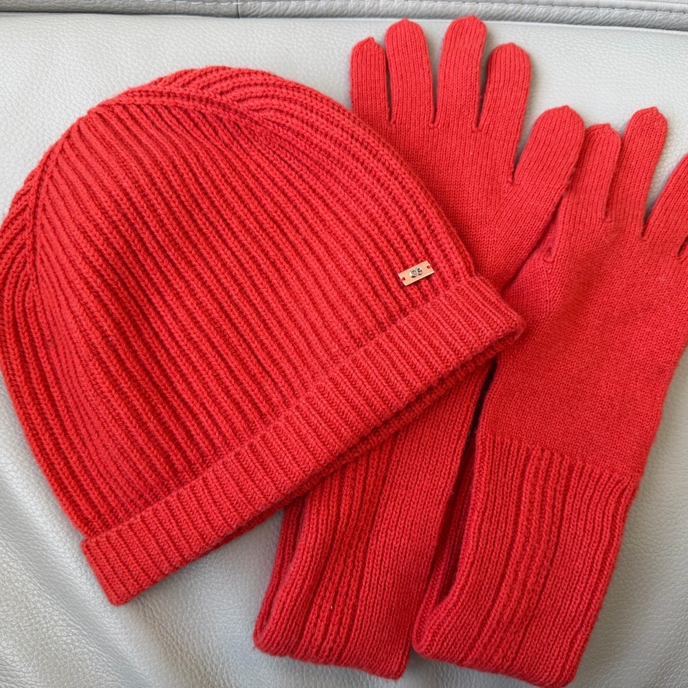 Escada Vibrant Red Knit Accessory